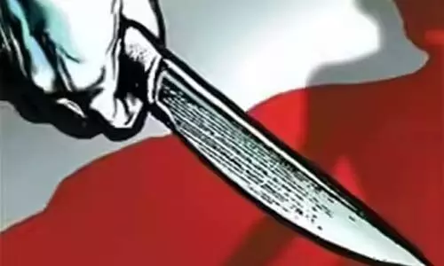 నాచారంలో నడిరోడ్డుపై ఓ వ్యక్తిని కత్తితో పొడిచి… హత్య